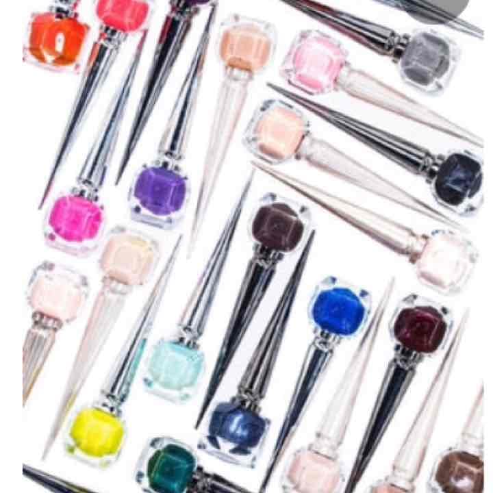 日本未入荷！クリスチャンルブタン安価